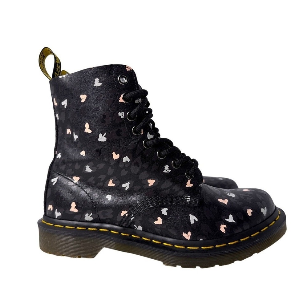 Dr. Martens 1460 Pascal Boots Wild Hearts Womens US 8 Black Leather Pink 8‎ Eye